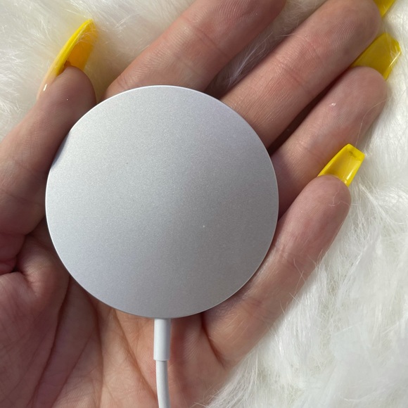 Apple MagSafe Charger (IPhone) - Picture 6 of 10